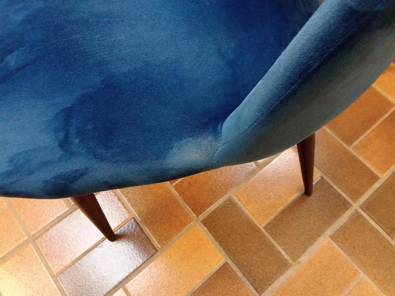 Round Table with 4 Chairs