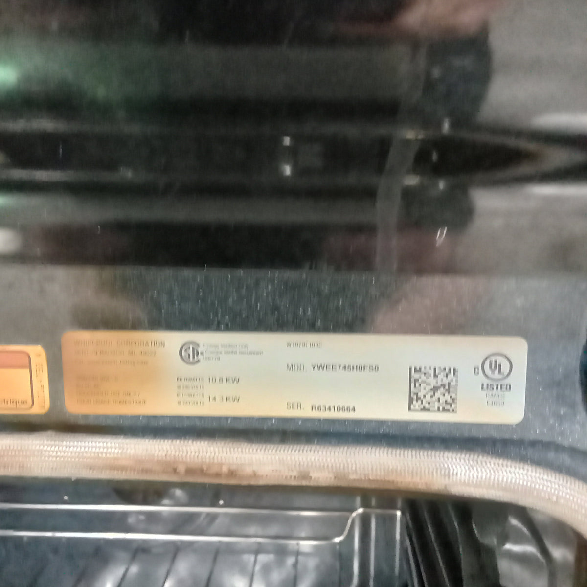 30"W Flat Top Electric Stove in Black