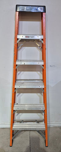 6' Fiberglass Step Ladder - CSA Grade 1 - 250 Lb Load Rating