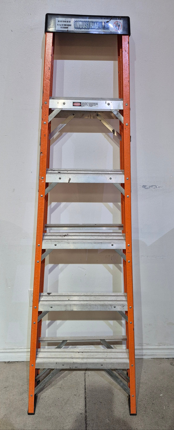 6' Fiberglass Step Ladder - CSA Grade 1 - 250 Lb Load Rating