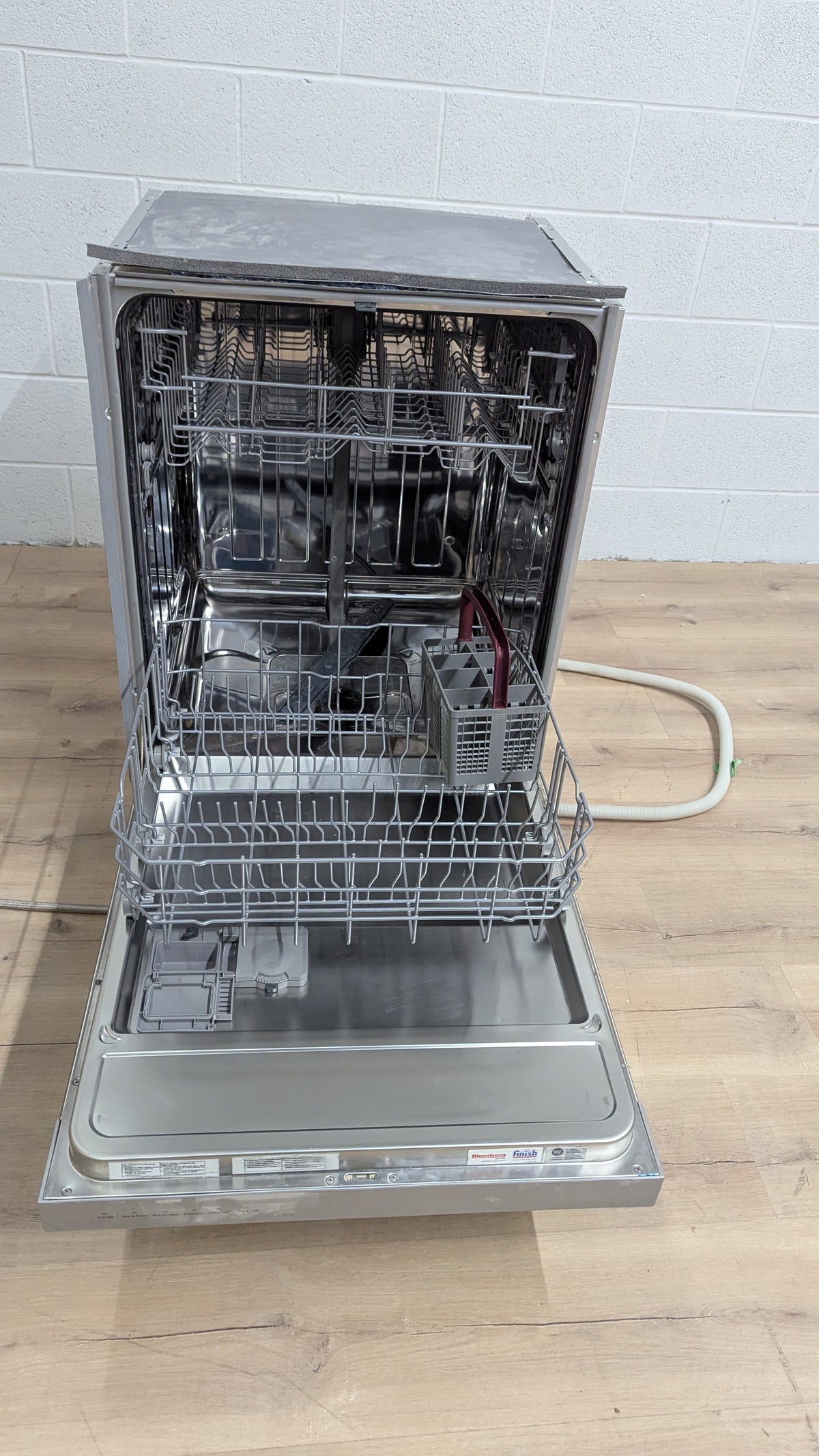 24"W Stainless Steel Bloomberg Dishwasher