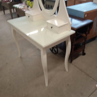 39.5"W Bedroom Vanity in White