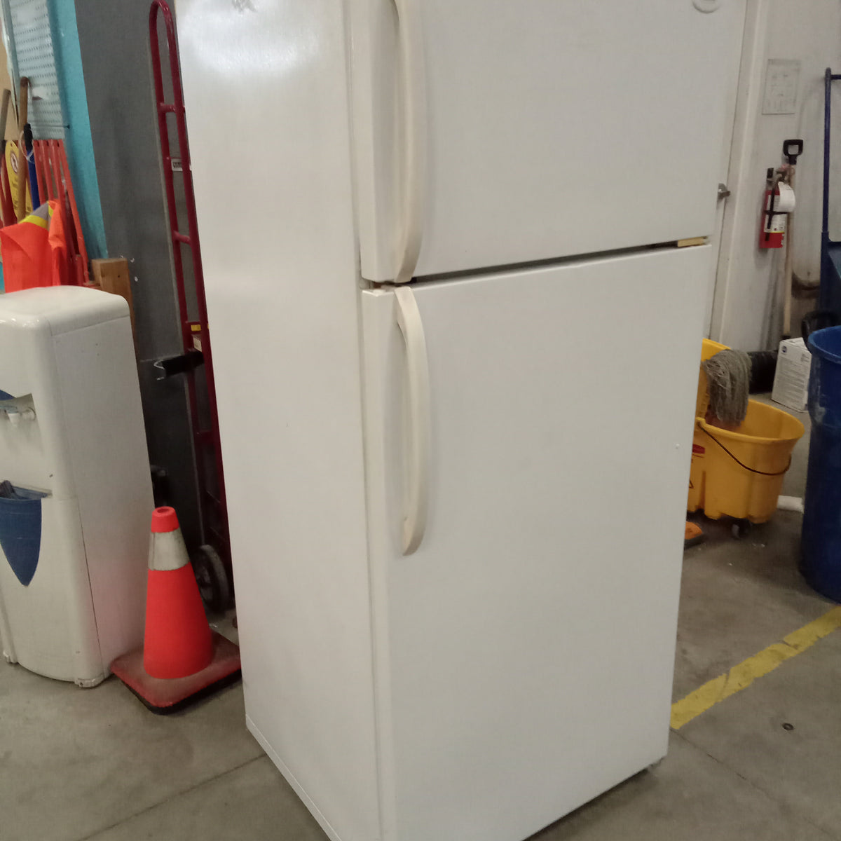 28"W White Fridge Freezer