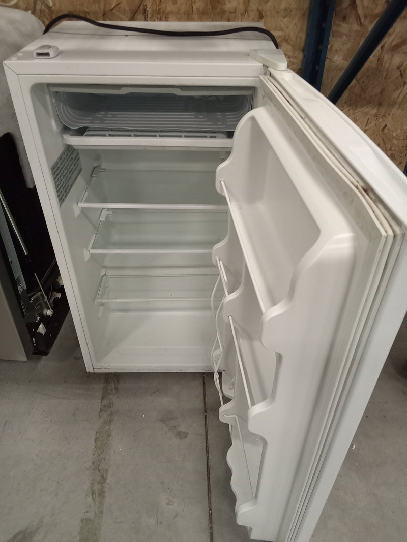 18.5"W White Mini Fridge