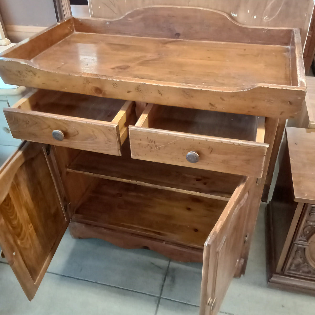 37"W Dry Sink Cabinet in Distressed Pine