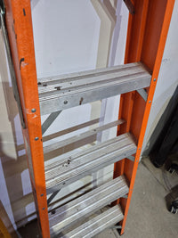 6' Fiberglass Step Ladder - CSA Grade 1 - 250 Lb Load Rating