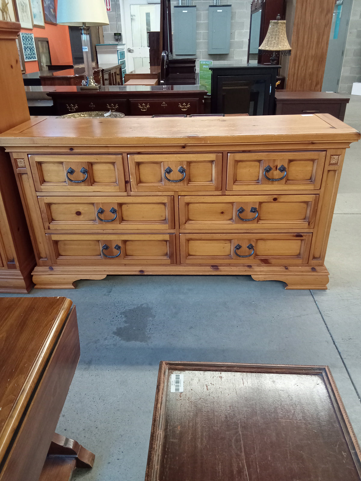 64"W 7-Drawer Dresser in Knotty Pine #YH6