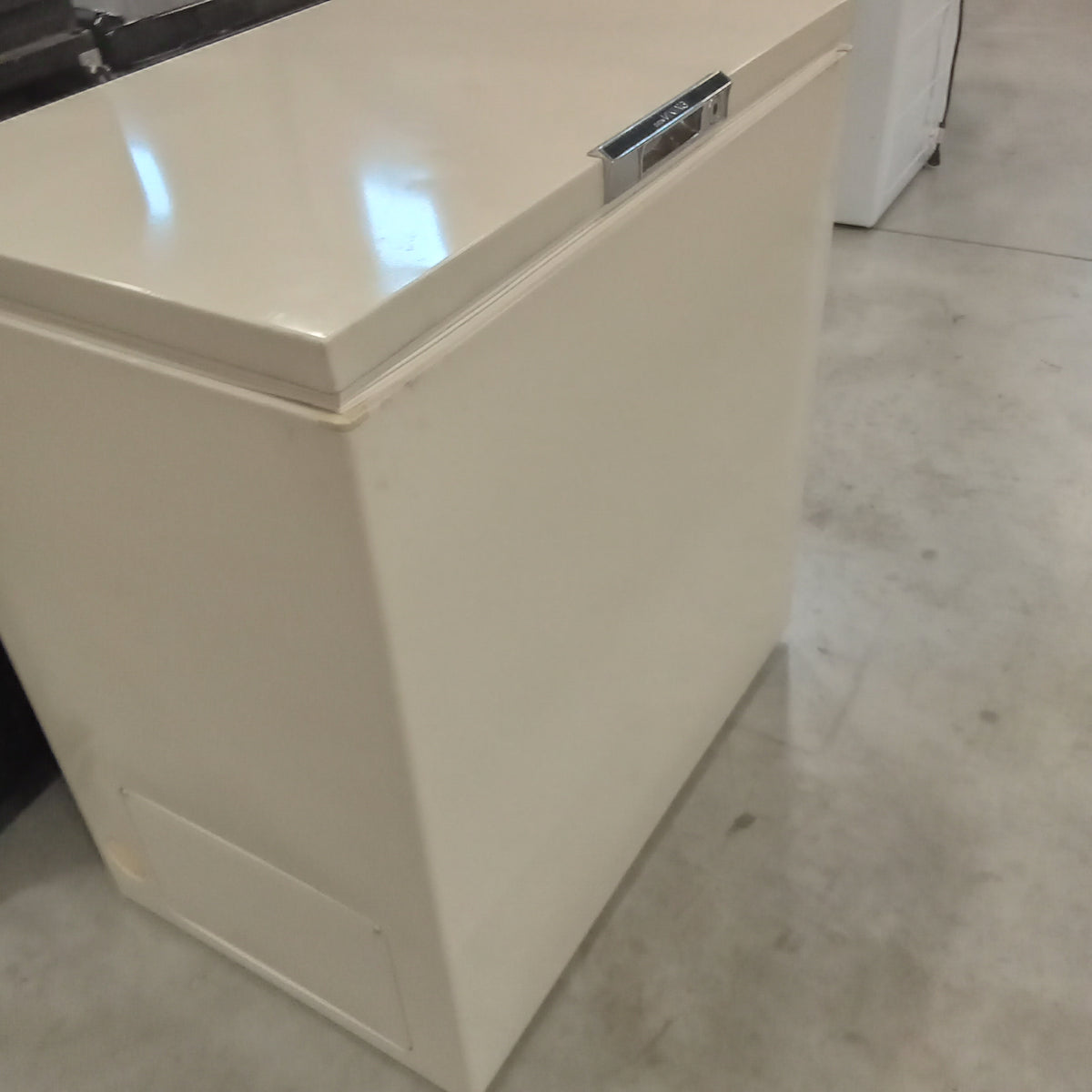 34.5"W Chest Freezer in Cream