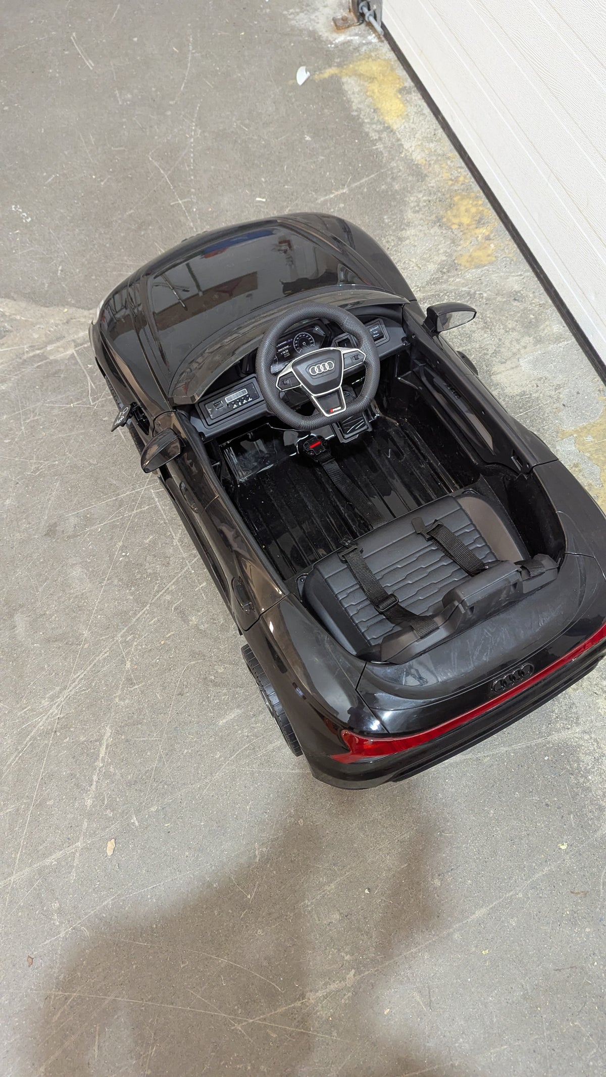 Aosom Kids' Audi RS e-tron GT Ride-On Electric Car w/ Suspension