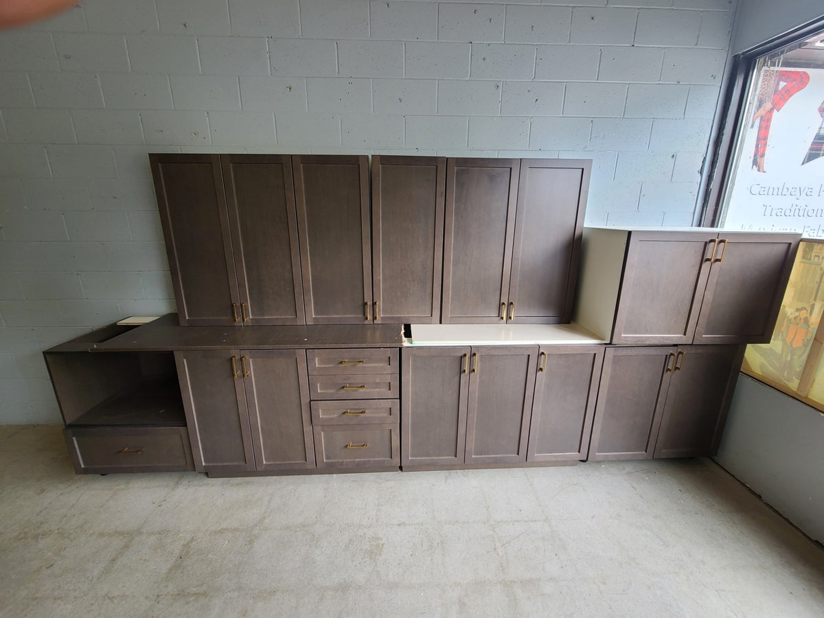 9 Piece Set of Kitchen Cabinets