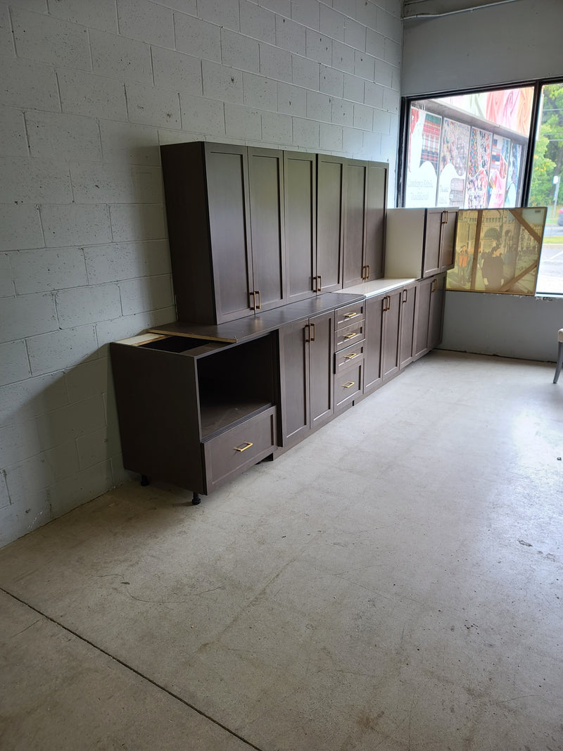 9 Piece Set of Kitchen Cabinets