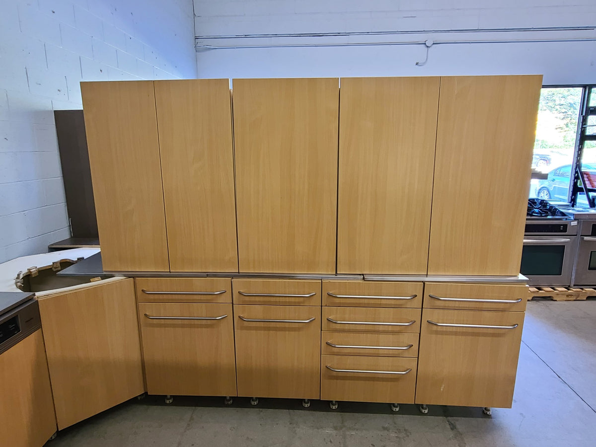 17 Piece Modern Maple Kitchen with Appliances