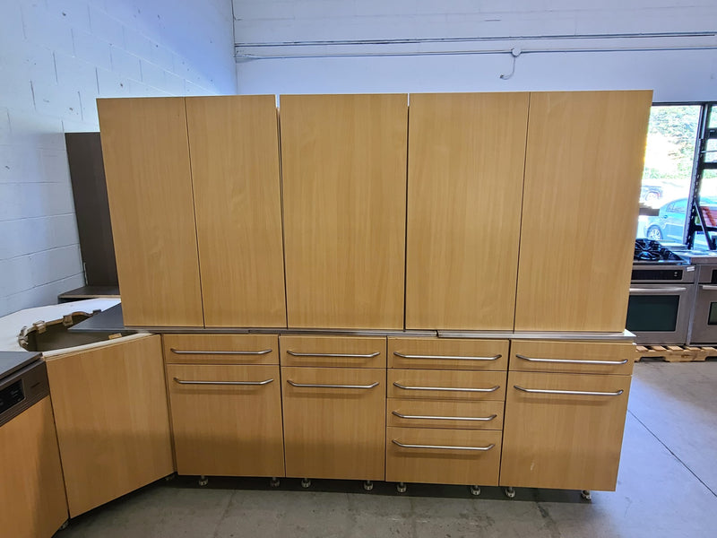 17 Piece Modern Maple Kitchen with Appliances