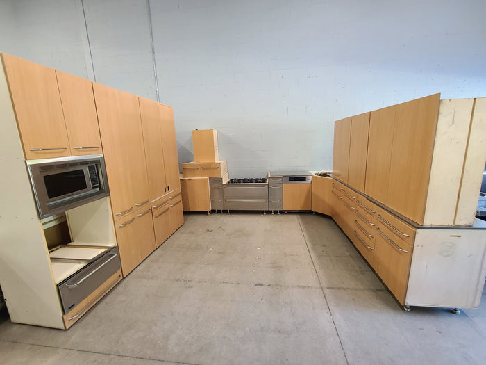 17 Piece Modern Maple Kitchen with Appliances