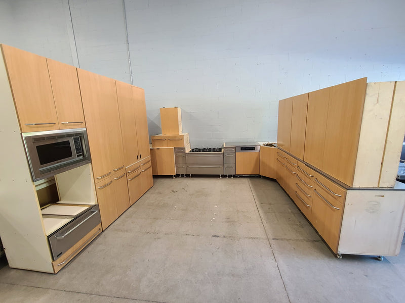 17 Piece Modern Maple Kitchen with Appliances