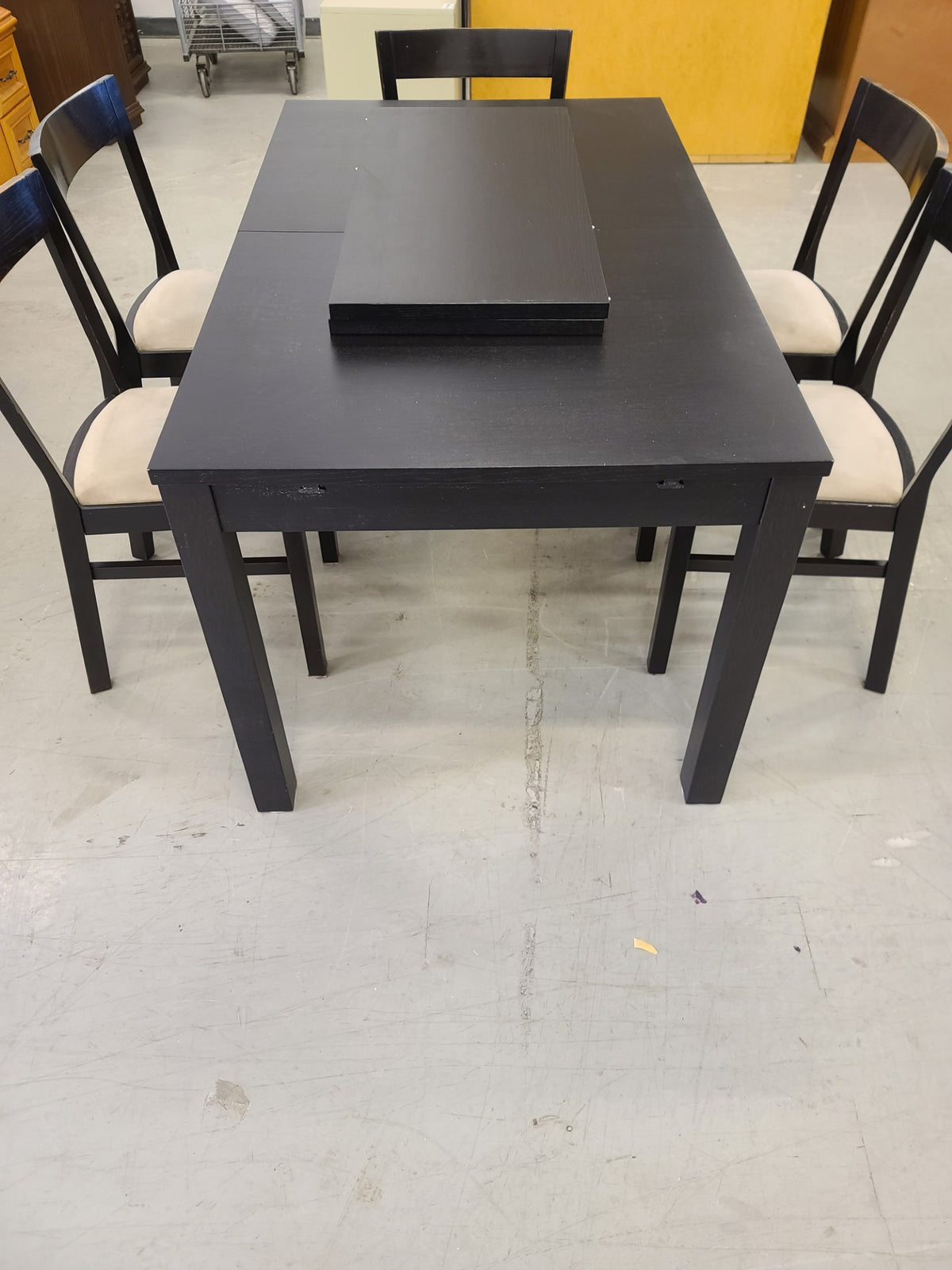 Black Dining Set with 5 chairs and 2 leafs