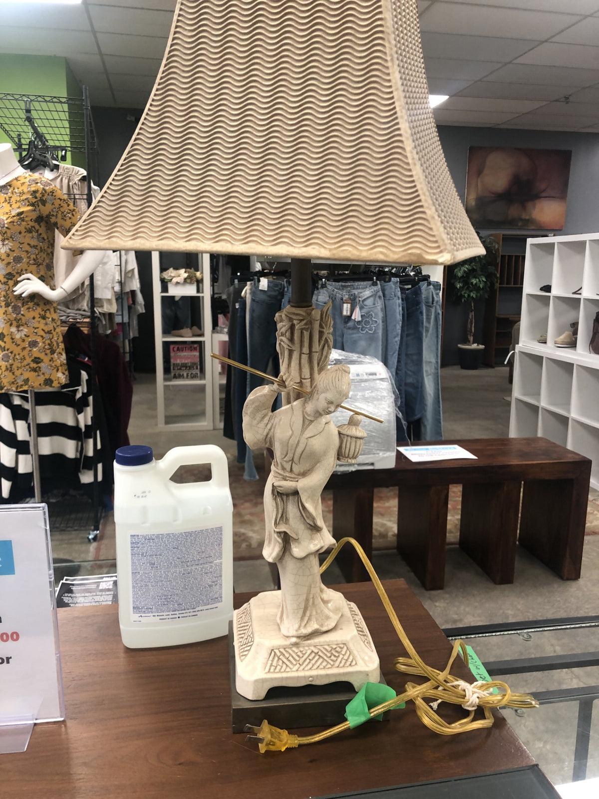 Japanese Replica Lamp With Lady As The Centre Image