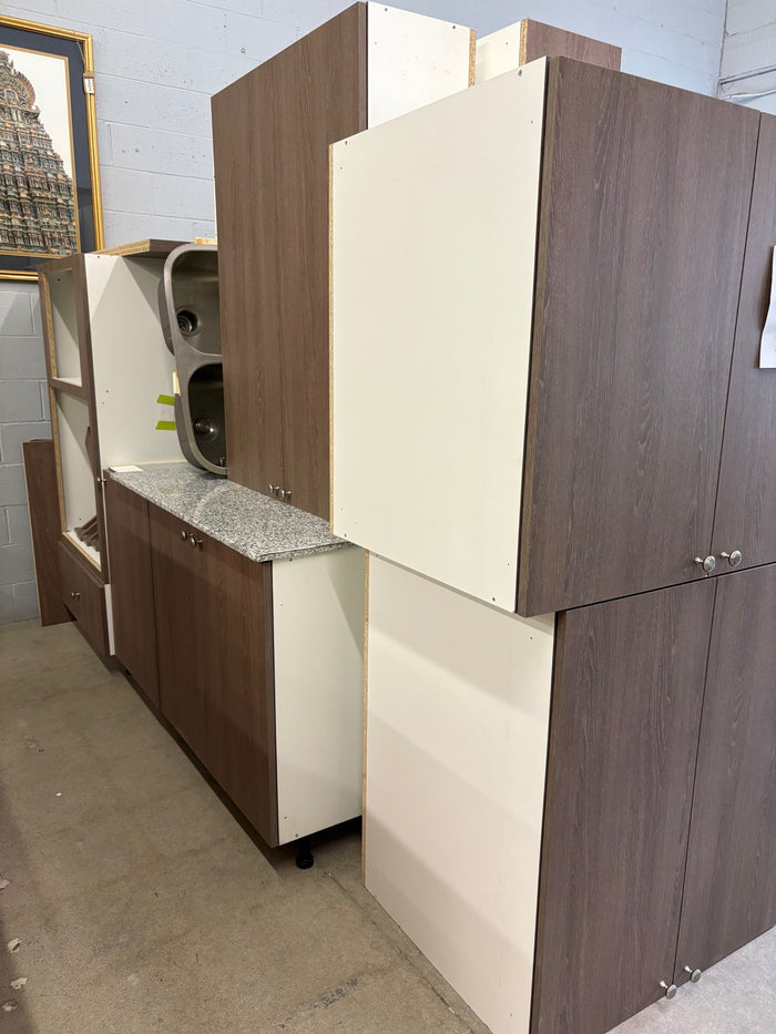 New Builders Grade Condo Kitchen