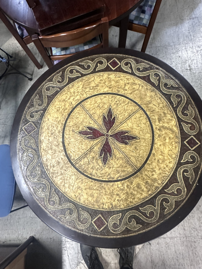 Round Table w/ 4 chairs
