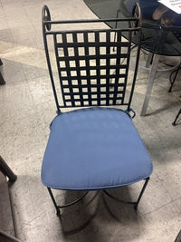 Round Table w/ 4 chairs