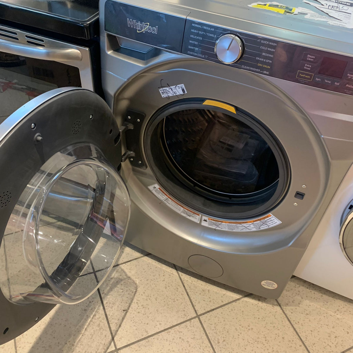 Whirlpool WFW6720RR 5.8 cu. ft. Front Load Washer in Radiant Silver