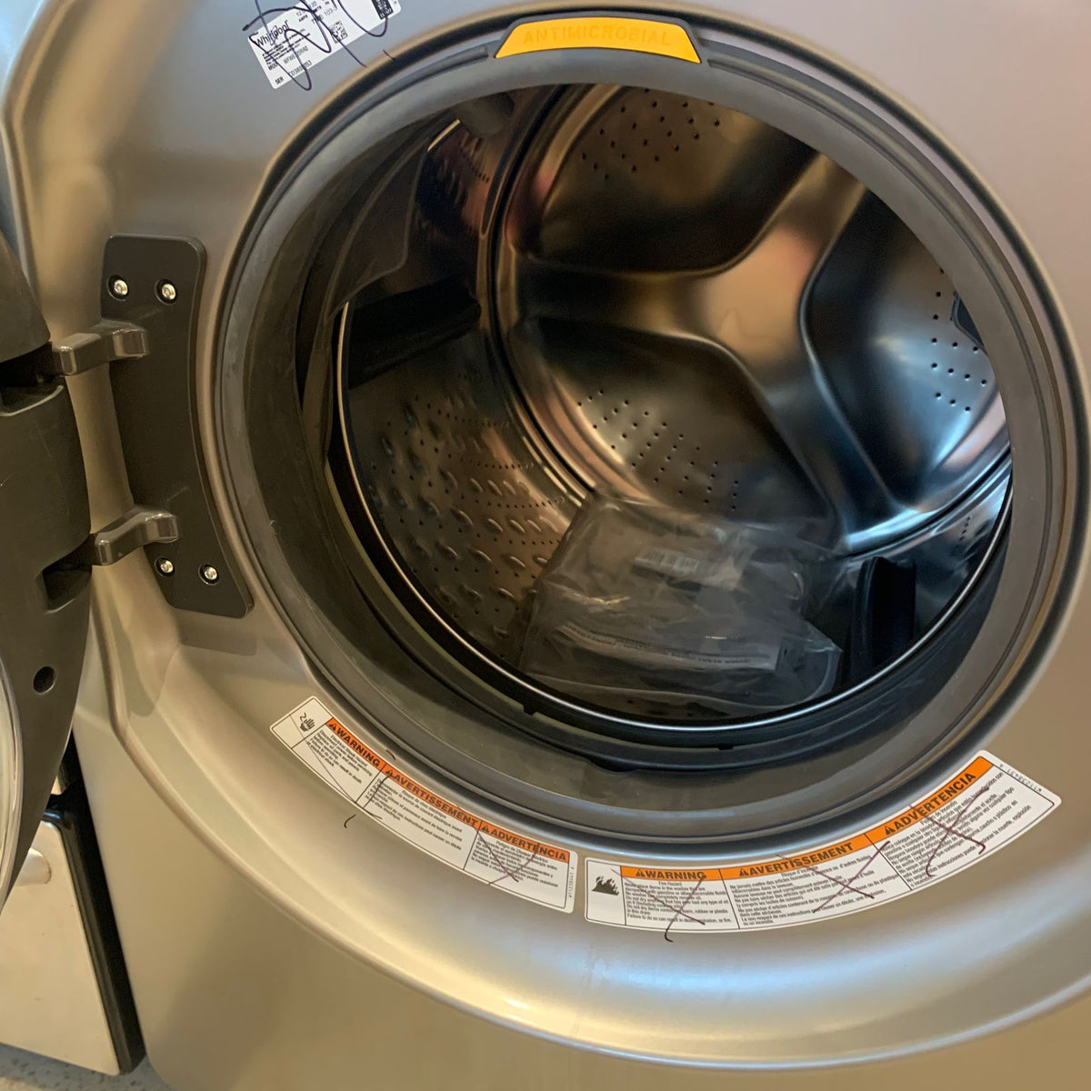Whirlpool WFW6720RR 5.8 cu. ft. Front Load Washer in Radiant Silver