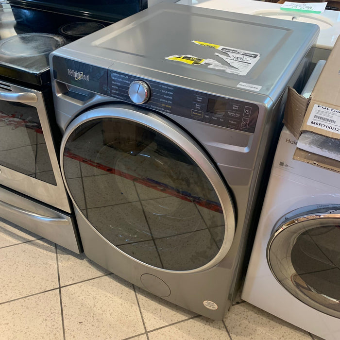 Whirlpool WFW6720RR 5.8 cu. ft. Front Load Washer in Radiant Silver