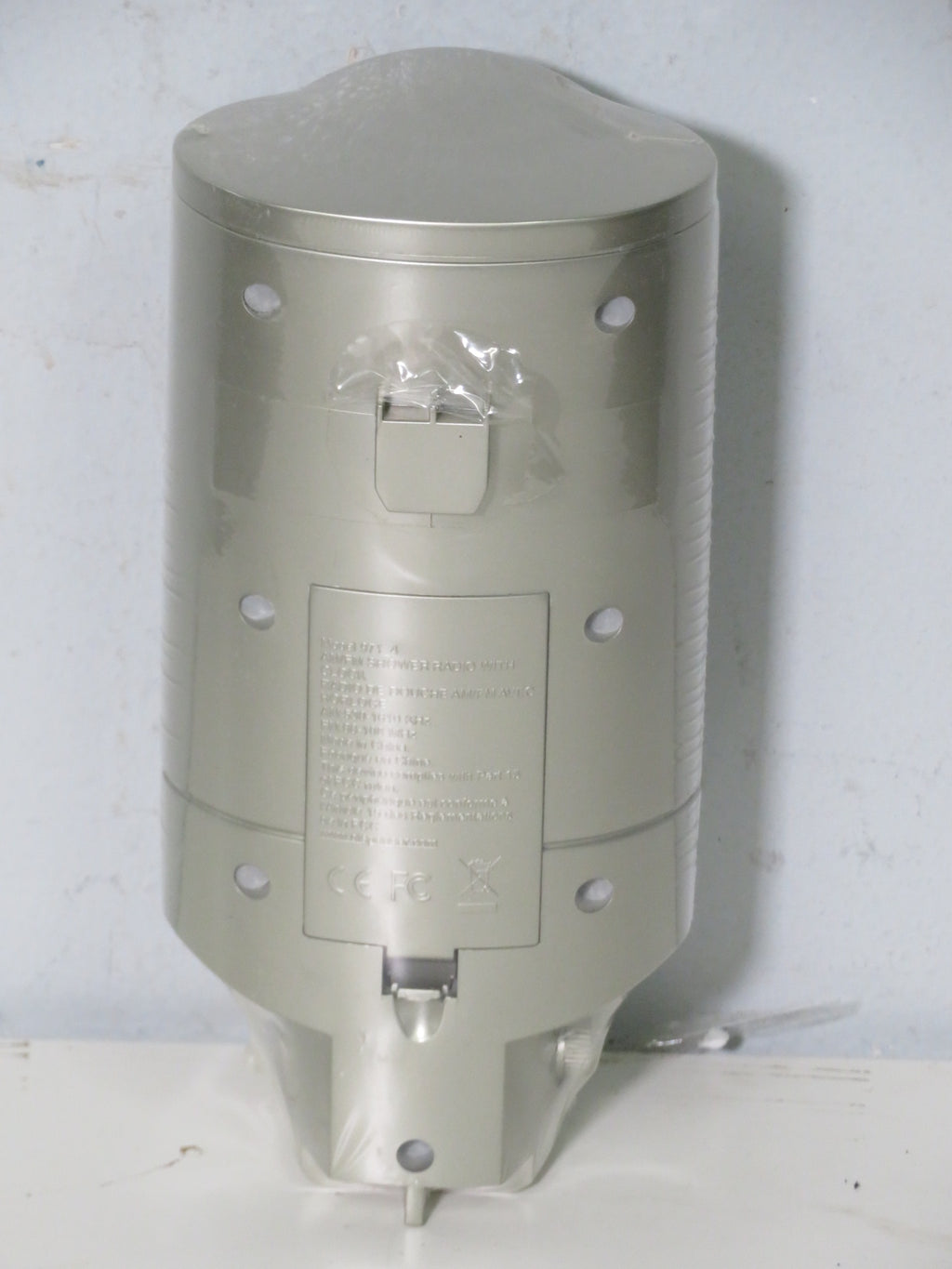 AM/FM Shower Radio with Clock