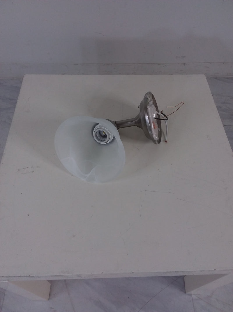 Wall Sconce With Round Plate