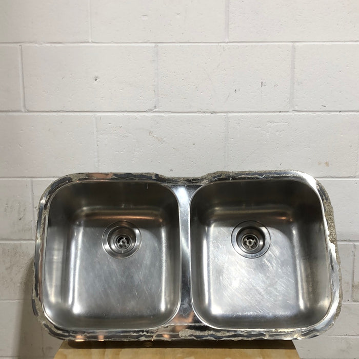 30.5" W Double Bowl Kitchen Sink